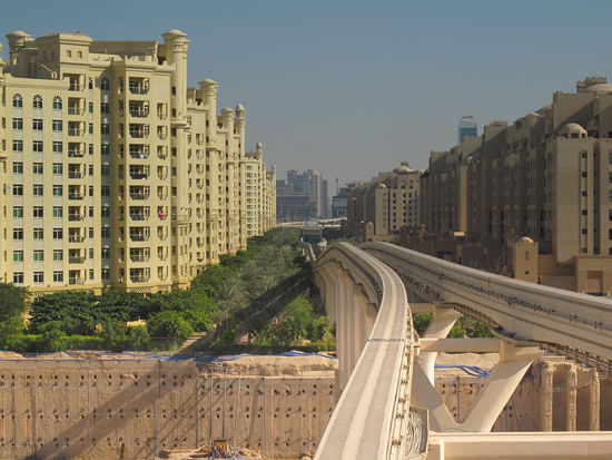 Sicht von der Monorail aus auf die Palm Jumeirah