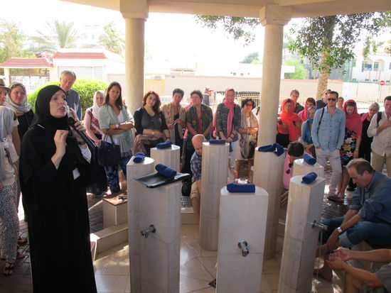 Die Führerin in der Moschee