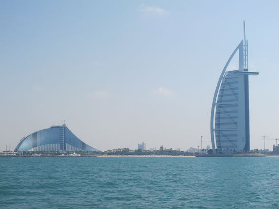 Jumeirah Beach Hotel und Burj Al Arab