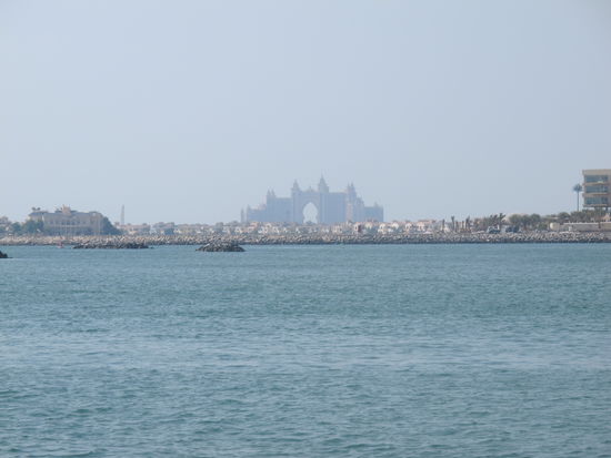 Atlantis Hotel von weitem