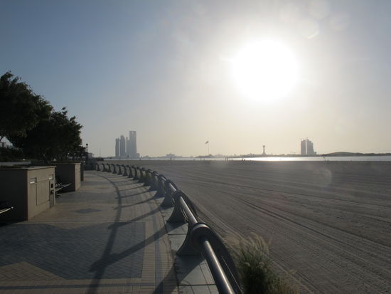Blick auf den Strand an der Corniche