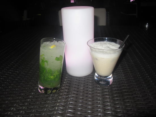 Cocktails von der Poolbar