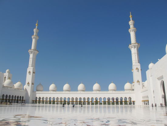 Im Innenhof der Moschee