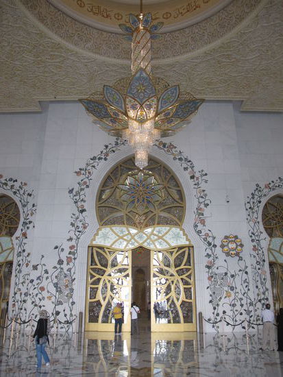 Es geht rein in die Moschee