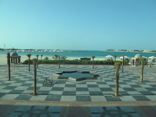 Blick auf den Strand des Hotels