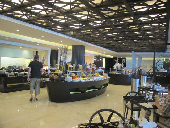 Ein Teil des Frühstücksangebots im Sofitel Abu Dhabi