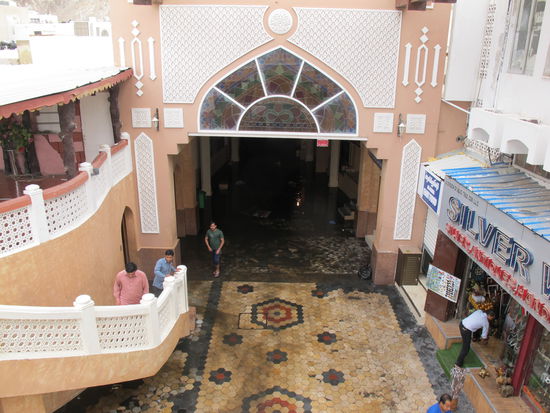Der Mutrah Souq unter Wasser nach dem Regen