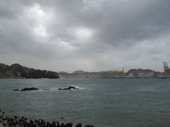 Blick zurück auf die Bucht von Mutrah und den Maskat Hafen