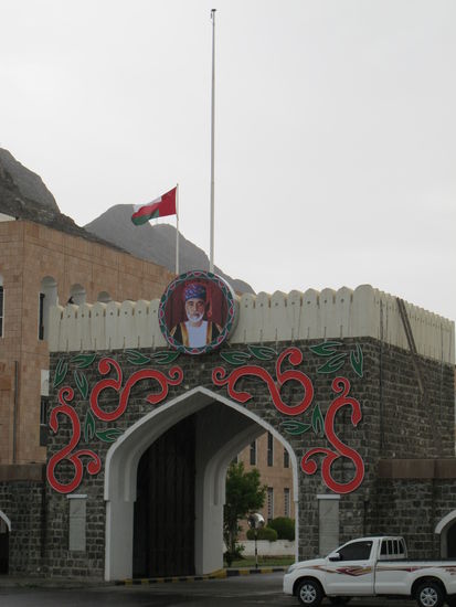 Tor mit dem Bild des Sultans Qabus