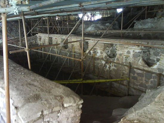 Der restaurierte Stall der Burg