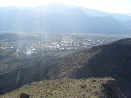 Das weite Tal mit dem groesseren Dorf