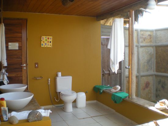 open-air Badezimmer in der Vila Prea