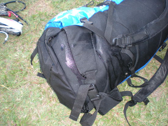 Marias vollgepißter Rucksack (vom Hund vollgepißt)