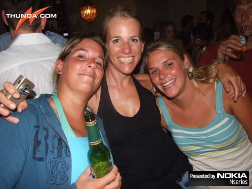 Guckt mal, hier waren wir auf der Party im Jade Club!
Vroni (Verena) ich und Heike