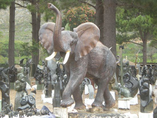 ... und das Foto habe ich extra für meine Patentante Marlis (die Elefanten sammelt oder gesammlt hat) gemacht! Liebe Grüße