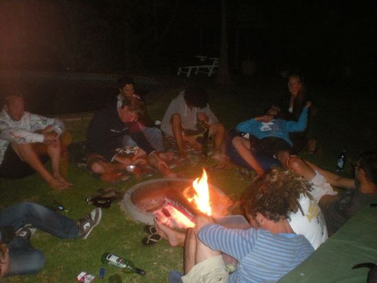 Lagerfeuer nach dem Grillen- Stimmung wie früher auf Ameland!