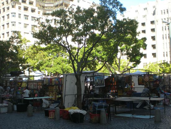 Green Market mitten in Kapstadt, hier werden viel typisch Afrikanische Andenken verkauft