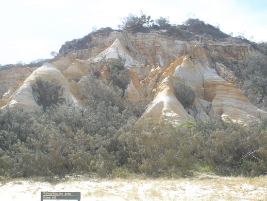coloured Sand, das ist alles Sand, kein Stein oder Felsen