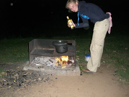 Unser letzter Abend im NP mit Feuerchen.. 
Nochmal so richtig das Camperleben geniessen, bevor es morgen Frueh nach Sydney reingeht..
