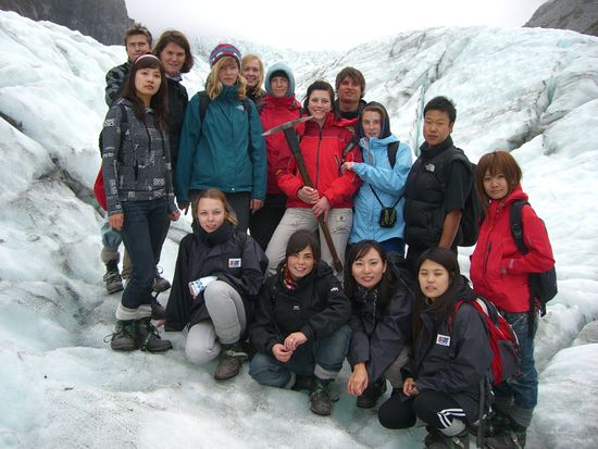 Gruppenfoto im tiefen Eis... (www.foxguides.co.nz)