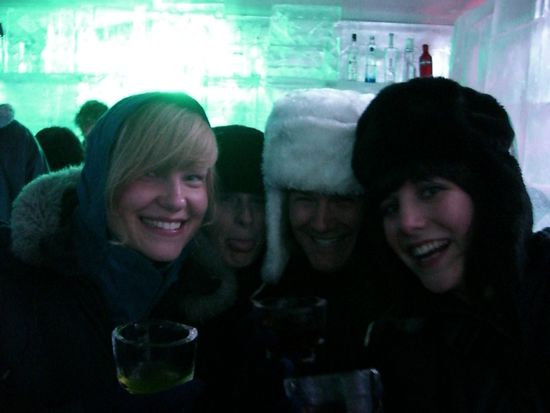 Ganz schoen kalt hier... Aber mit netten Drinks wird es uns wieder warm..