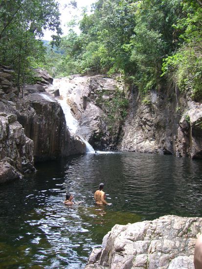 Hier waren wir nach unserem Bush Walk schwimmen.. Mal keine Haie &amp; Crocodile in Sicht auch mal schoen.. Und kuehl.. *grins