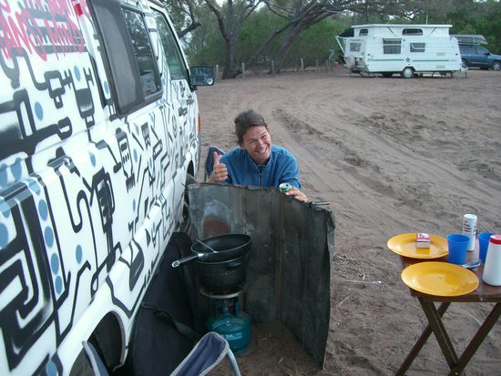 Kochaktion.. * grins.. War ganz schoen windig an dem Abend..