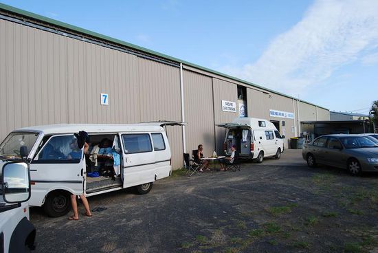 Übernachten beim 4x4 Vermieter im Gelände