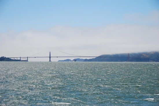 Die Golden Gate Bridge wie fast immer im Nebel