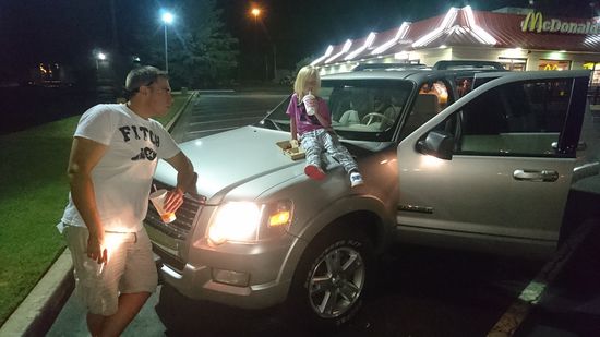 Fahrt vom Flughafen nach Albertville mit Stopp im MC Donalds