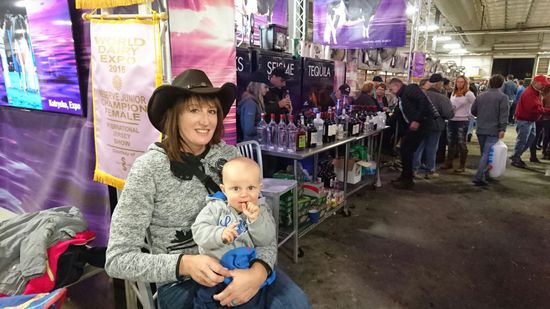 Party bei Milk Source im Stall