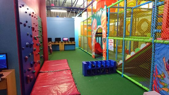 Abendessen mit Spielplatz für die Kinder