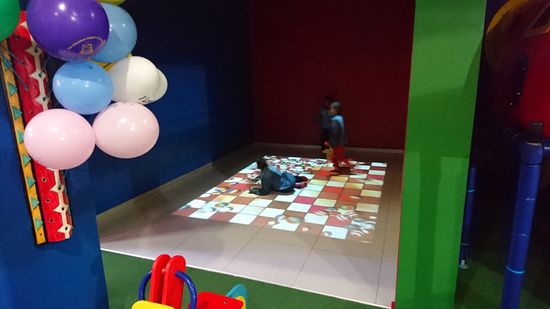 Abendessen mit Spielplatz für die Kinder