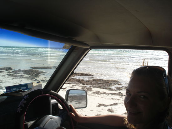 Auf der Suche nach unserem ERSTEN NACHTLAGER!! Mit Auto direkt am Beach entlang.