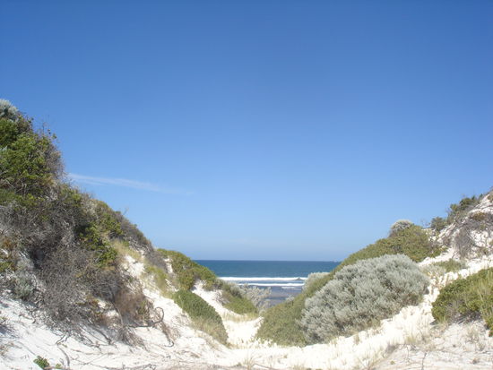Hier haben wir gebettet auf feinstem Sand uebernachtet!