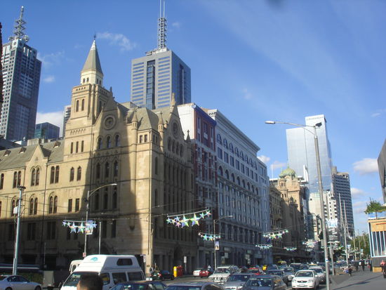 Alte und neue Gebaeude in harmonischem Durcheinander.