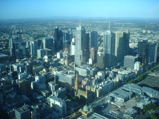 Prima Aussicht Eureka Tower aus.
Der Tower wurde 2006 fertiggestellt, und ist mit 297 Metern Höhe und 91 Stockwerken das größte Gebäude Melbournes!