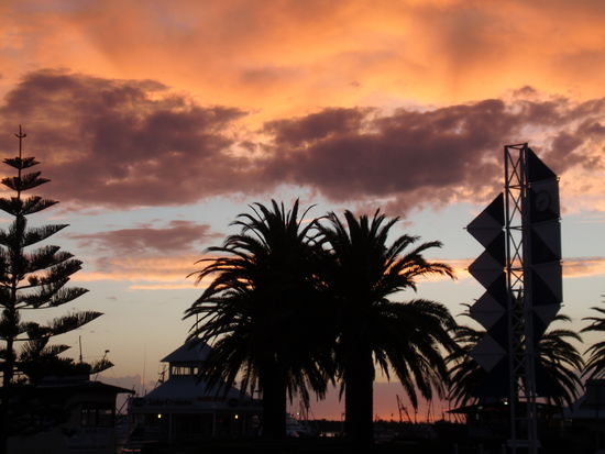 Lakes Entrance in der Daemmerung.