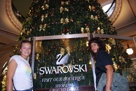 Hier gab es sogar einen Swarovski-Weihnachtsbaum. Wie in Berlin am Lehrter Hauptbahnhof!