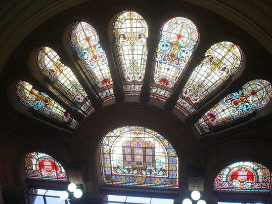Herrliche Mosaikfenster im Queen Victoria Building.
