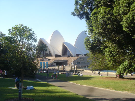 Die Oper (Vorderansicht).