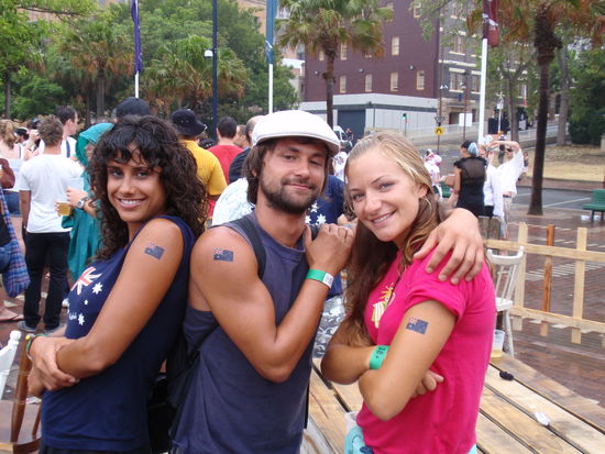 ...und wir mitten drin!!!!
Und noch etwas wurde gefeiert, unser Wiedersehen mit David (unserem Freund von der Westkueste!)!