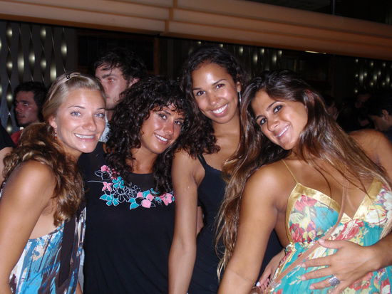 Party mit Carina und Vicky aus Brasilien.
