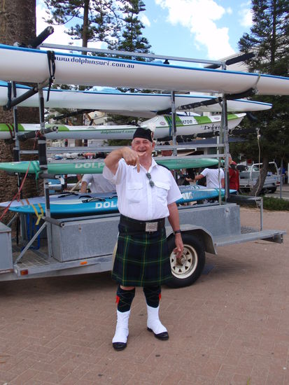 Tja, der weltbeste Basketballverein mit dem bekanntlich schoenstem Damenteam hat ueberall seine Fans!