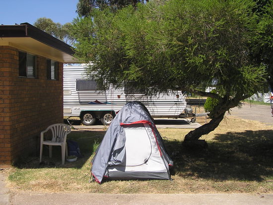 Unser wirklich stabiles kleines suesses Zelt!!! Es hat uns bei all den extremen Wetterbedingungen nicht im Stich gelassen. 
Ganz anders war es bei Jungs...