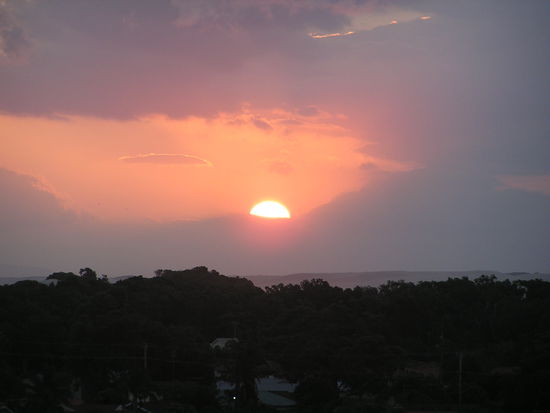Hmmmm...Eine traumhafte Aussicht hatte man vom Balkon aus, bei Darren und Julez.
Hier haben wir uns oefter denn Sonnenuntergang angesehen, bei einem Glaesschen Wein.