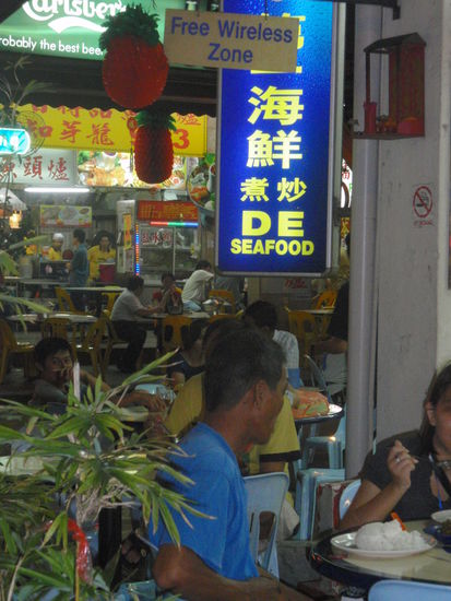 "Free Wireless Zone"
Egal in welcher Region, sogar in den Armenvierteln Singapurs.