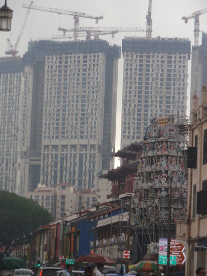 Die Stadt besteht geradezu aus Baustellen!