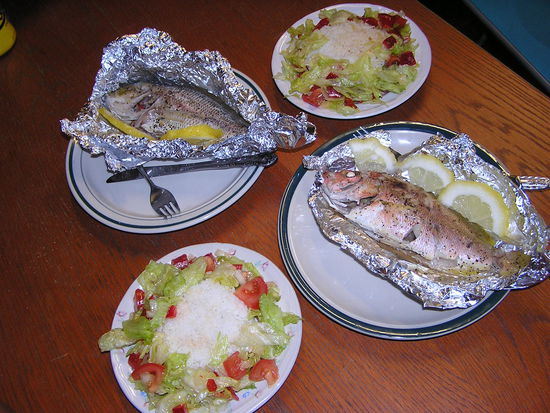 hm...healty food...und sooo lecker. Frischen Fisch direkt ausm Meer!