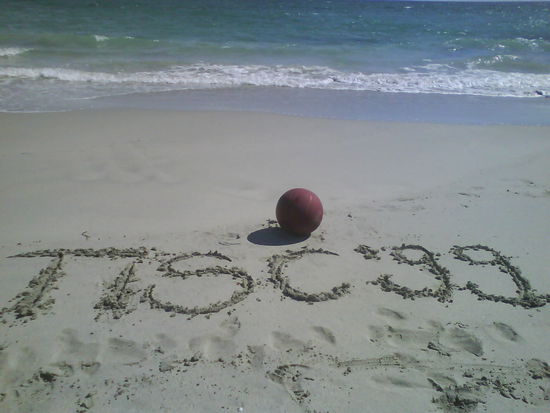 Tamara:
Hey Leute...hier eine Homage an EUCH!!!!
Auf eine gute Saison 2008/2009...Ich denk an Euch...und drueck Euch die Daumen...
Hughzzzzz....T